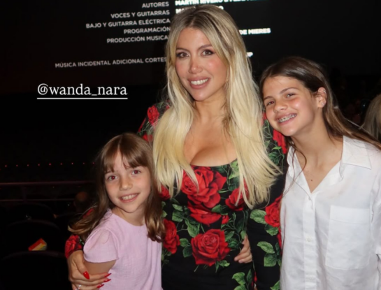 Los looks de Isabella y Francesca Icardi en la avant premiere de la primera película de Wanda Nara